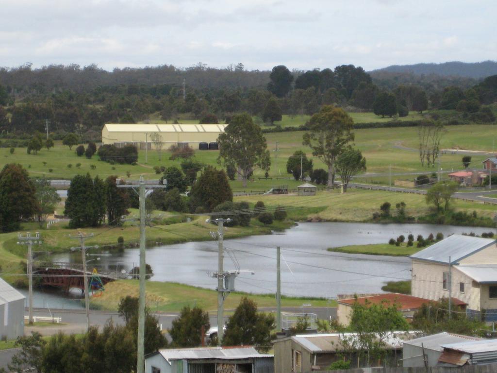 Waratah Falls Holiday Unit ภายนอก รูปภาพ